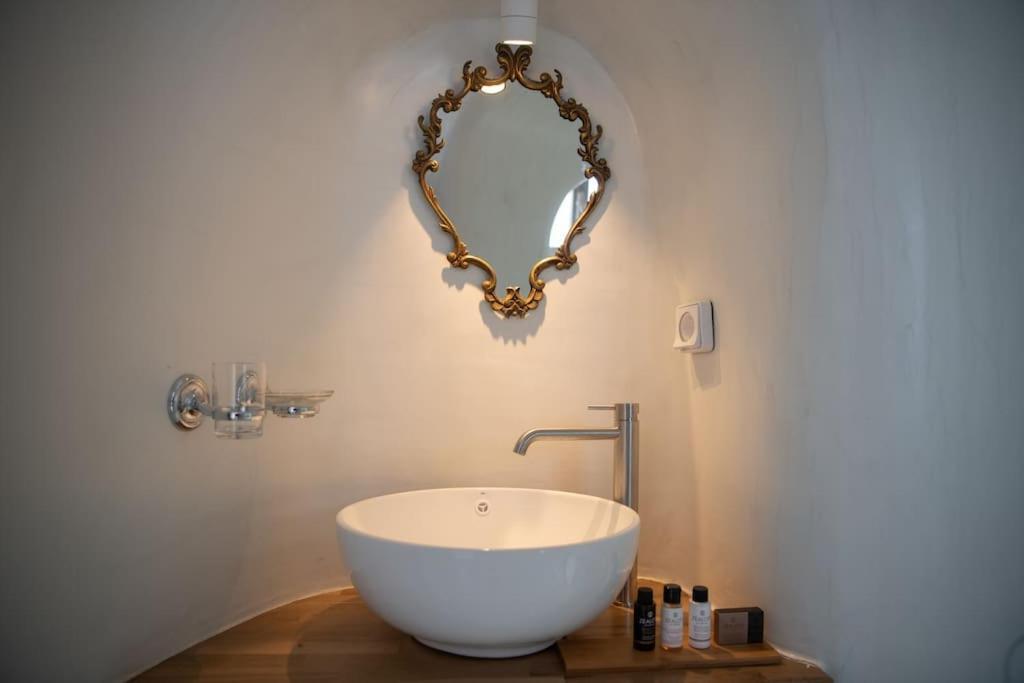 Astrea Suites "Ostria Cave Villa-Outdoor Jacuzzi" Oia  Ngoại thất bức ảnh
