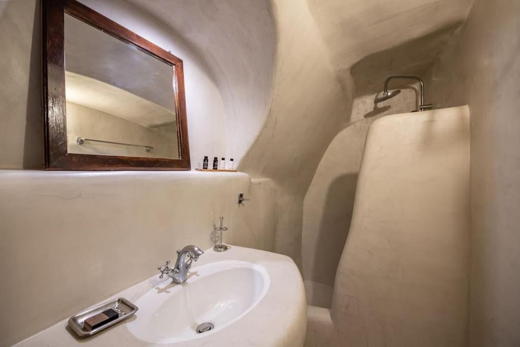 Astrea Suites "Ostria Cave Villa-Outdoor Jacuzzi" Oia  Ngoại thất bức ảnh