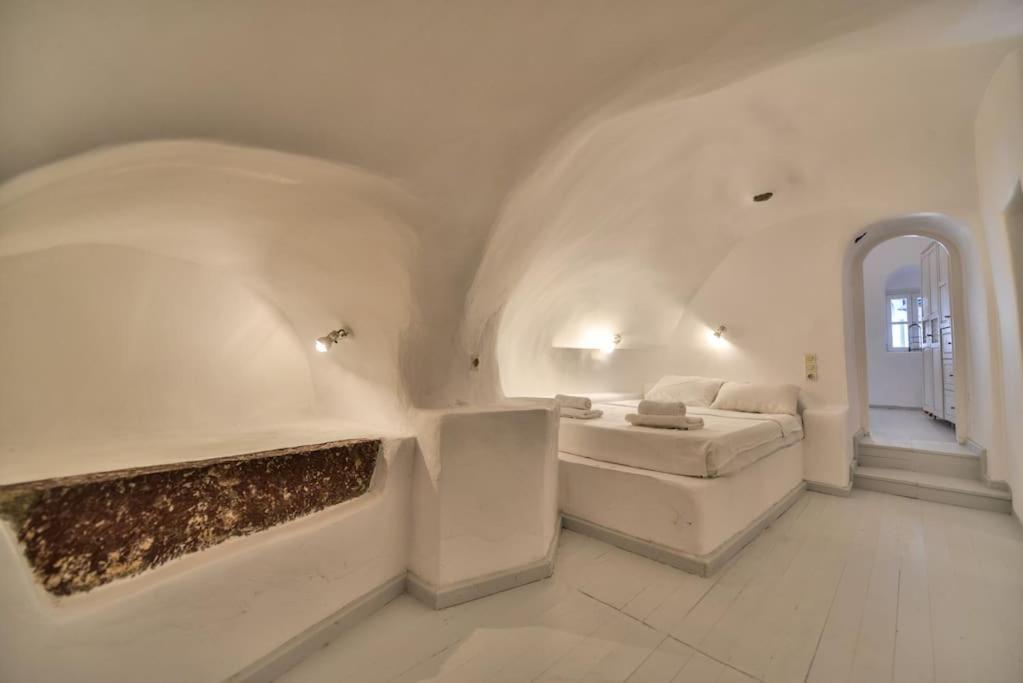 Astrea Suites "Ostria Cave Villa-Outdoor Jacuzzi" Oia  Ngoại thất bức ảnh